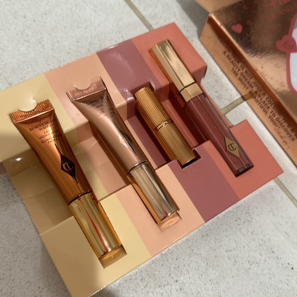 Charlotte Tilbury Pillow talk lip and cheek secrets set. Only swatched - Picture 2 of 4